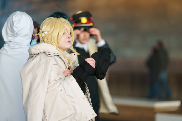 人们在莫斯科公园散步图片下载