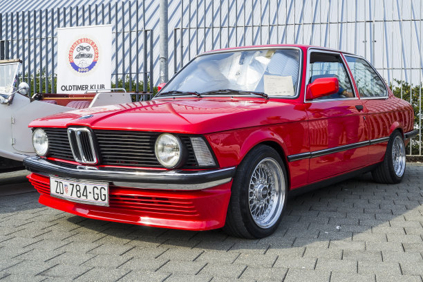 宝马E21在老爷车展图片下载