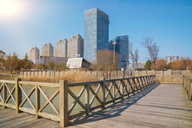 苏州现代建筑和公园的旅游景观，江苏省，中国图片下载