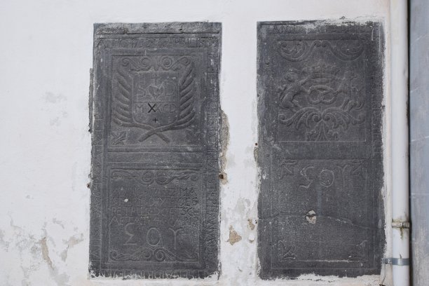 带有骑士标志的中世纪石头图片下载