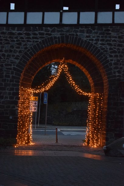 城墙上的圣诞装饰图片下载
