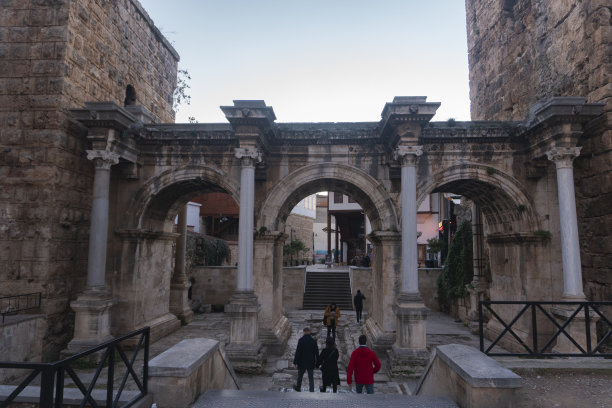 三个门图片下载