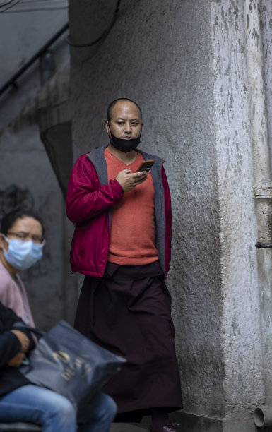 新德里的一位西藏僧侣图片下载