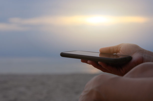 女人在玩毽子图片下载