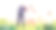 一对新人新娘和新郎在他们特别的日子里拥抱在一起。无人机翱翔，捕捉他们的爱图片下载