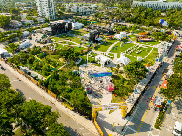 在会议中心拍摄的2022年迈阿密海滩比特币大会航拍照片图片下载