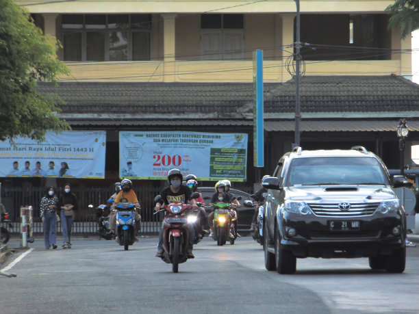 道路与车辆的照片图片下载
