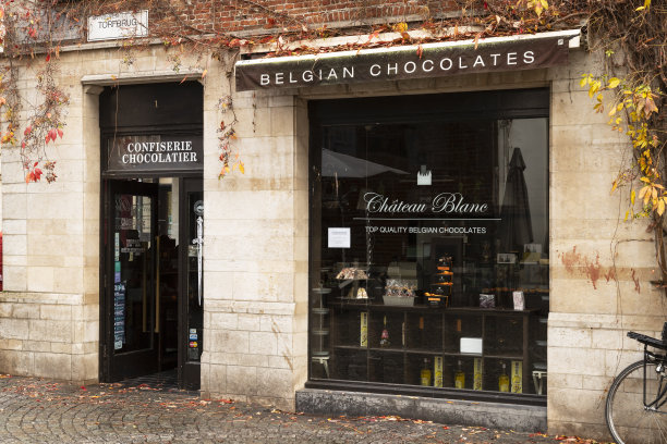 迷人的巧克力店位于历史悠久的安特卫普市中心。图片下载
