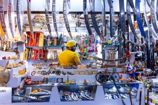 售卖产品的街头小贩图片下载