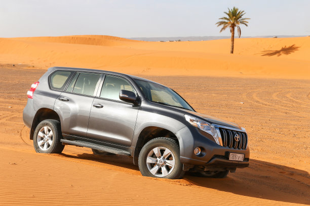 丰田陆地巡洋舰普拉多150图片下载