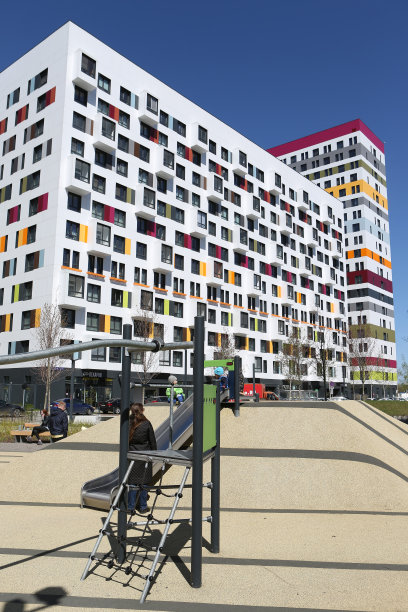 莫斯科绿色公园住宅区的新建游乐场图片下载