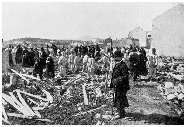 古董图:土伦火药弹匣爆炸图片下载