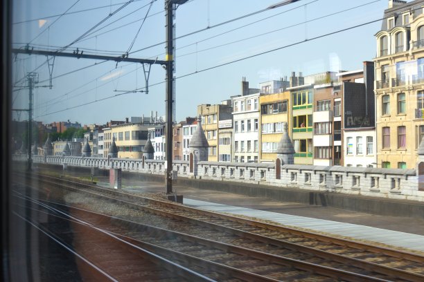 从鲁汶到安特卫普的火车旅行图片下载