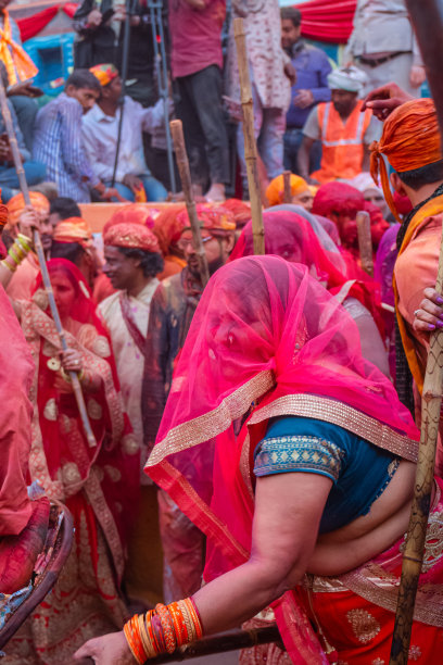 游客在巴尔萨纳神庙庆祝圣诞佳节图片下载