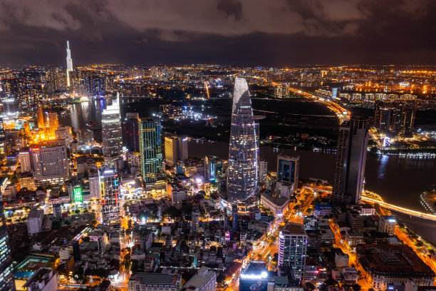 胡志明市夜晚天际线的航拍照片图片下载