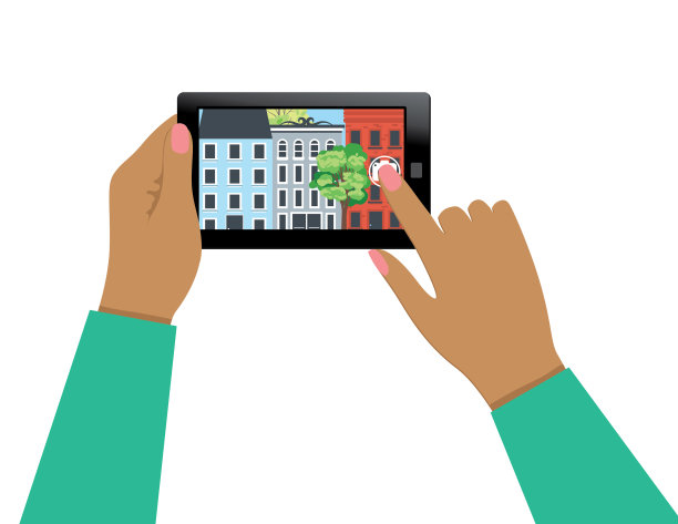 一名女子用手机拍摄房地产照片图片下载