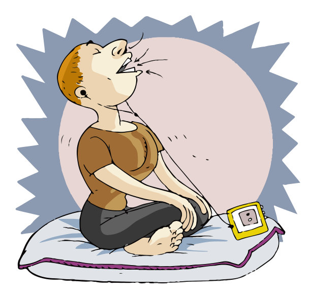 年轻人戴着耳机听音乐冥想图片下载