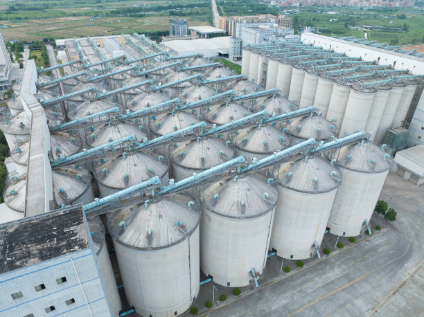 保障粮食安全，储粮入库图片下载