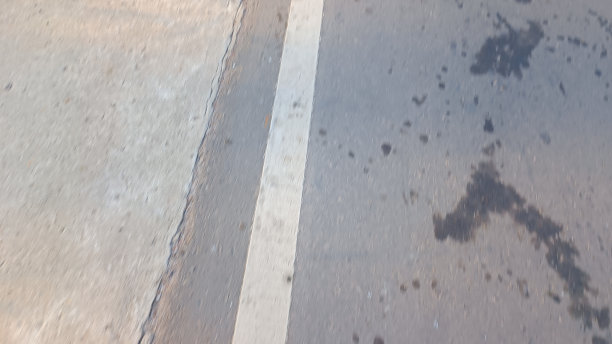 沥青路面纹理和直线路面图片下载