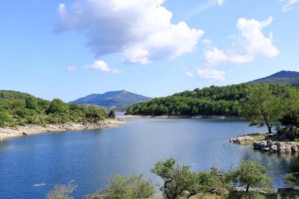 意大利撒丁岛的拉戈湖图片下载