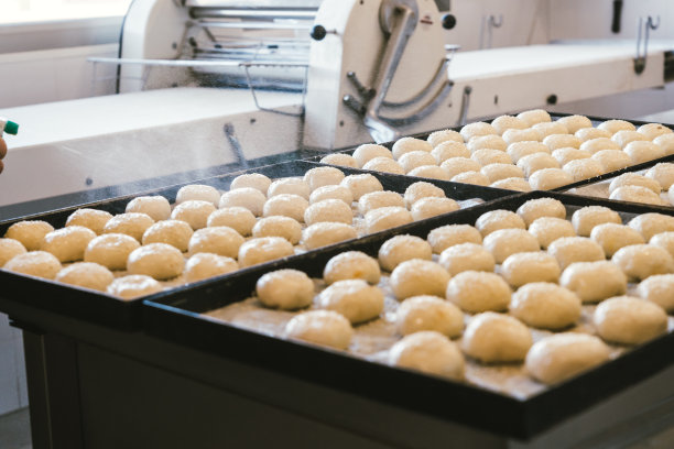 在工业面包店生产的传统西西里食物。图片下载