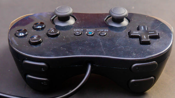 黑色操纵杆孤立黑色背景图片下载