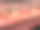 公共卫生间的一排粉色水槽的特写图片，金色的水龙头，镜面墙，洗手液的泵动瓶分配器，卫生，重点放在前景图片下载