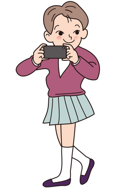 女孩用智能手机拍照图片下载