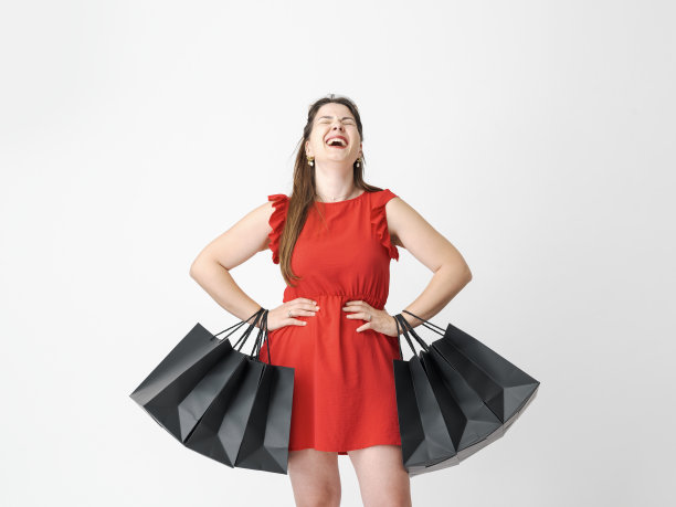 购物狂拿着很多包，笑着图片下载