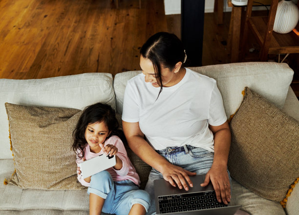 沙发鸿沟图片下载
