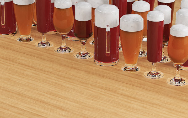木桌上摆放着一套不同的啤酒杯图片下载