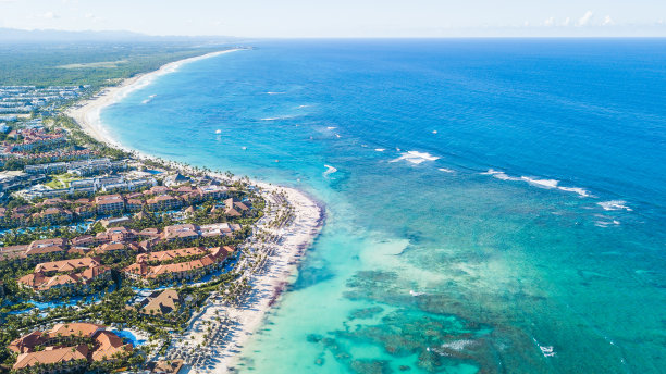 多明尼加共和国蓬塔卡纳巴伐利亚海滩航拍图片图片下载
