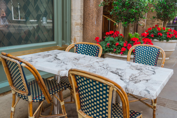 路边咖啡店的图片下载