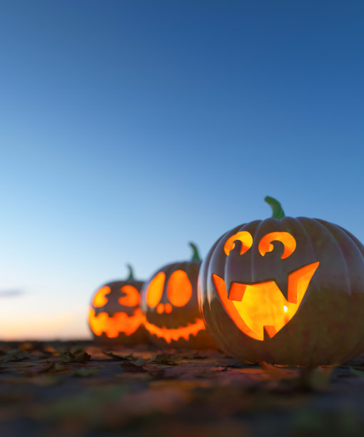 一组雕刻南瓜在万圣节3d渲染图片下载