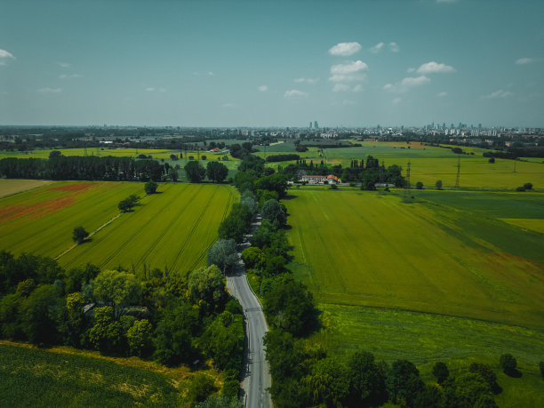 米兰省，意大利乡村无人机照片。伦巴第,Poasco图片下载