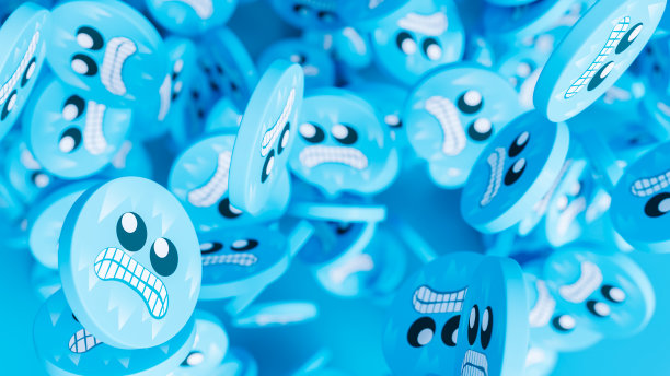 蓝色舞台上蓝色面孔的圆形筹码，表达寒冷、气候和交流主题图片下载