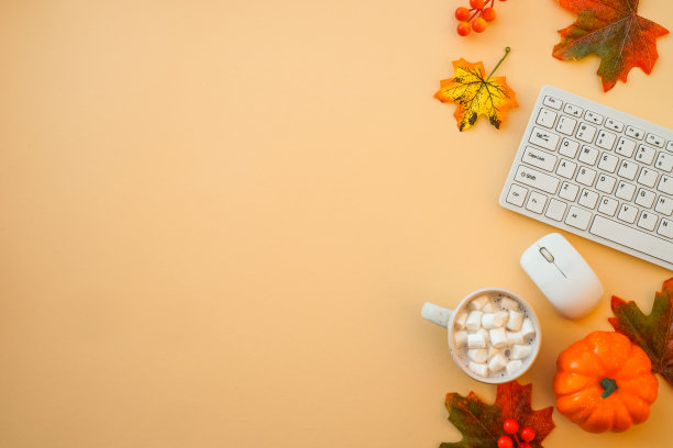 秋天的办公空间。秋平铺背景。图片下载
