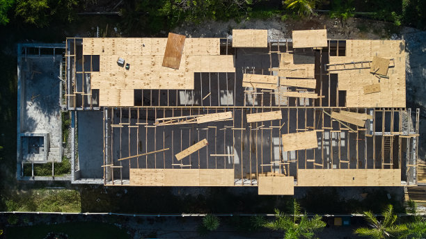 房屋家庭建筑工地。木结构的房子佛罗里达。以上无人机照片。图片下载