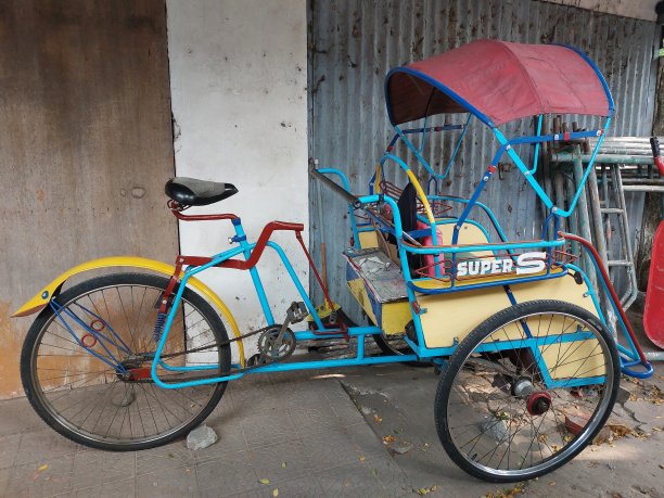 经典的人力车，古代的三轮交通工具图片下载