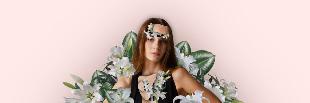 美丽，温柔的年轻女子和盛开的花朵围绕着她的身体。当代艺术拼贴。图片下载