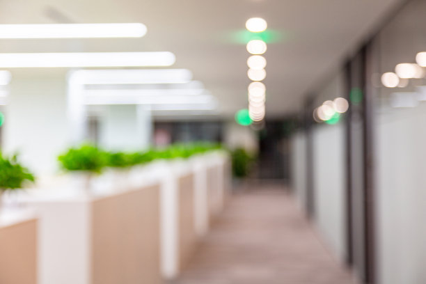 公司办公室内部的模糊照片背景图片下载