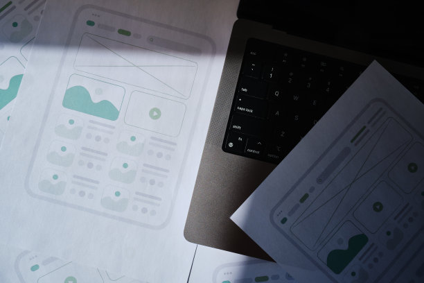 UX网站设计线框图。草图，原型，框架，布局未来设计项目。UI/UX -用户界面，用户体验设计师。网页设计工作室的创意概念。网站开发图片下载