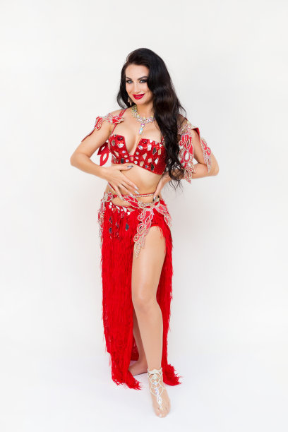 一个美丽的黑发女孩从东方舞蹈学院在传统服装的肖像，股票照片图片下载