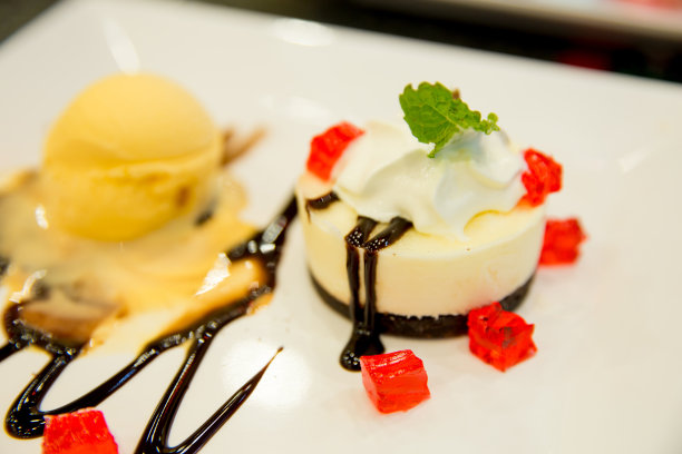 顶视图的冰尖叫蛋糕的生日，重点选择性图片下载