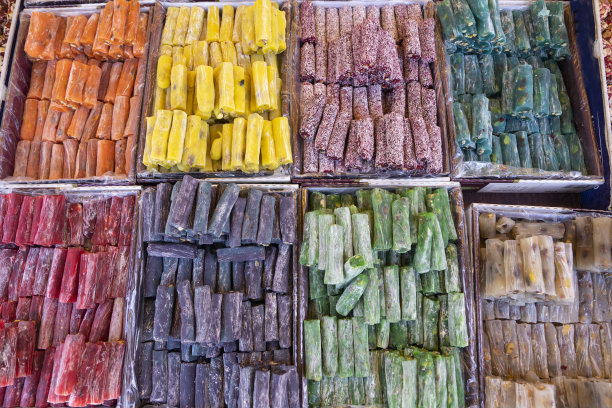 彩色土耳其美食在奥斯曼瓷砖概念照片，乌斯库达尔伊斯坦布尔，土耳其(土耳其语)图片下载