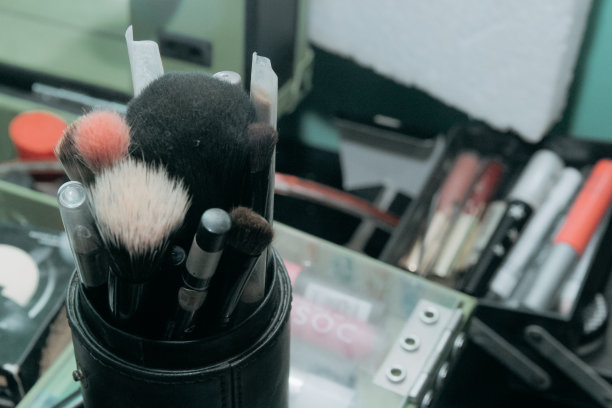 化妆设备杂乱无章图片下载