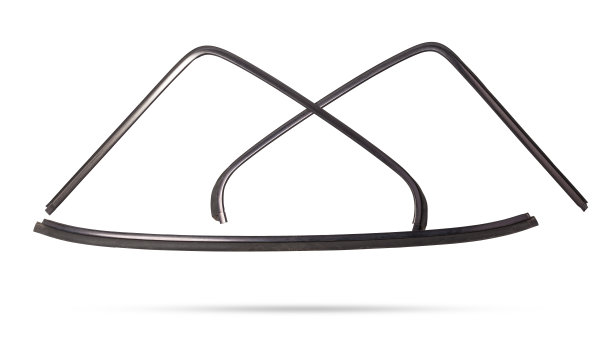 银塑料模具铬玻璃在汽车窗户-调谐元件出售汽车服务在一个白色孤立的背景在一个照相馆。图片下载