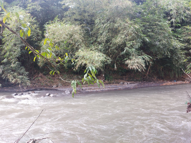 印度尼西亚美丽的河流图片下载