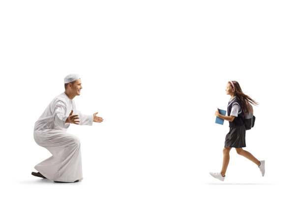 一个女学生跑向一个穿着传统穆斯林服装的男子图片下载