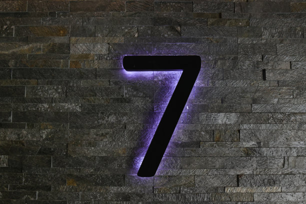 夜秀字母表。图片下载